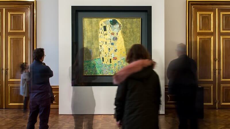 Musuem Photo of The Kiss by Gustav Klimt